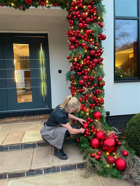 anya banks|Anya Banks – Christmas Decorator.